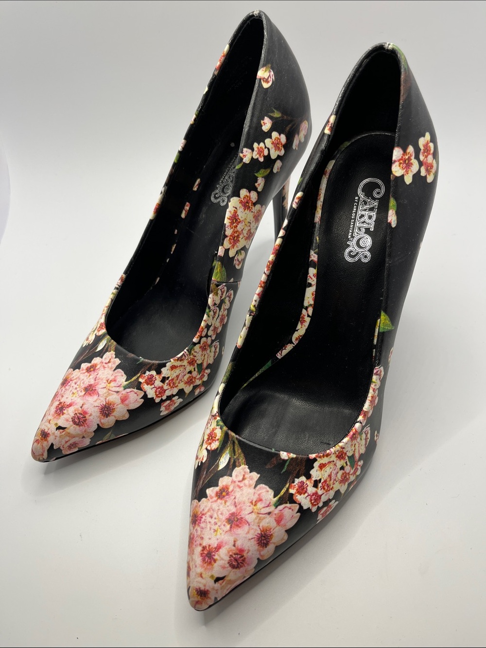 Carlos by Carlos Santana Black Pumps with Pink Floral Print
